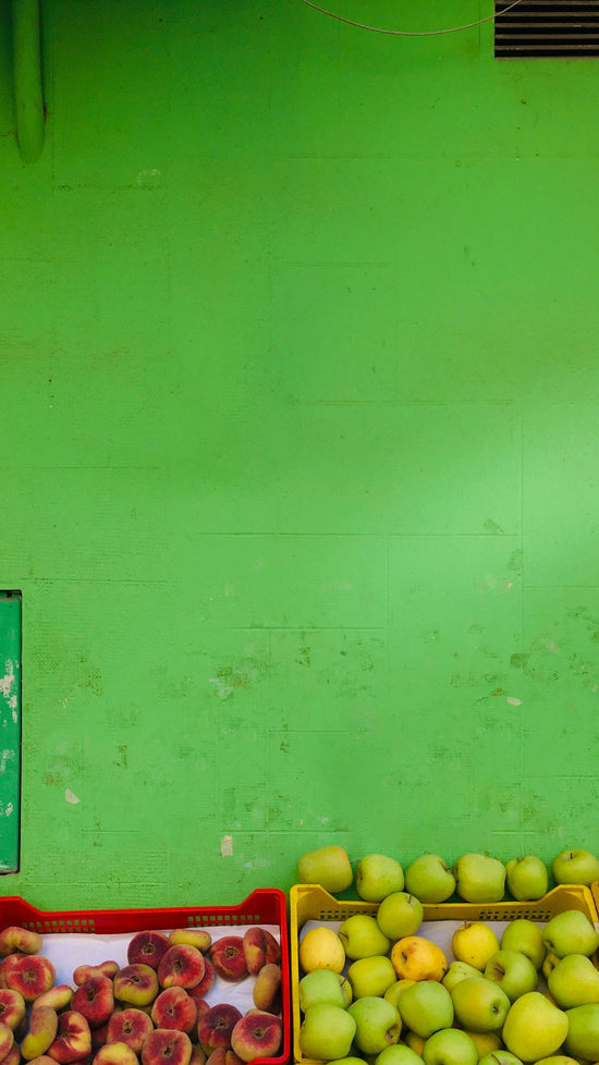 apples and oranges in boxes